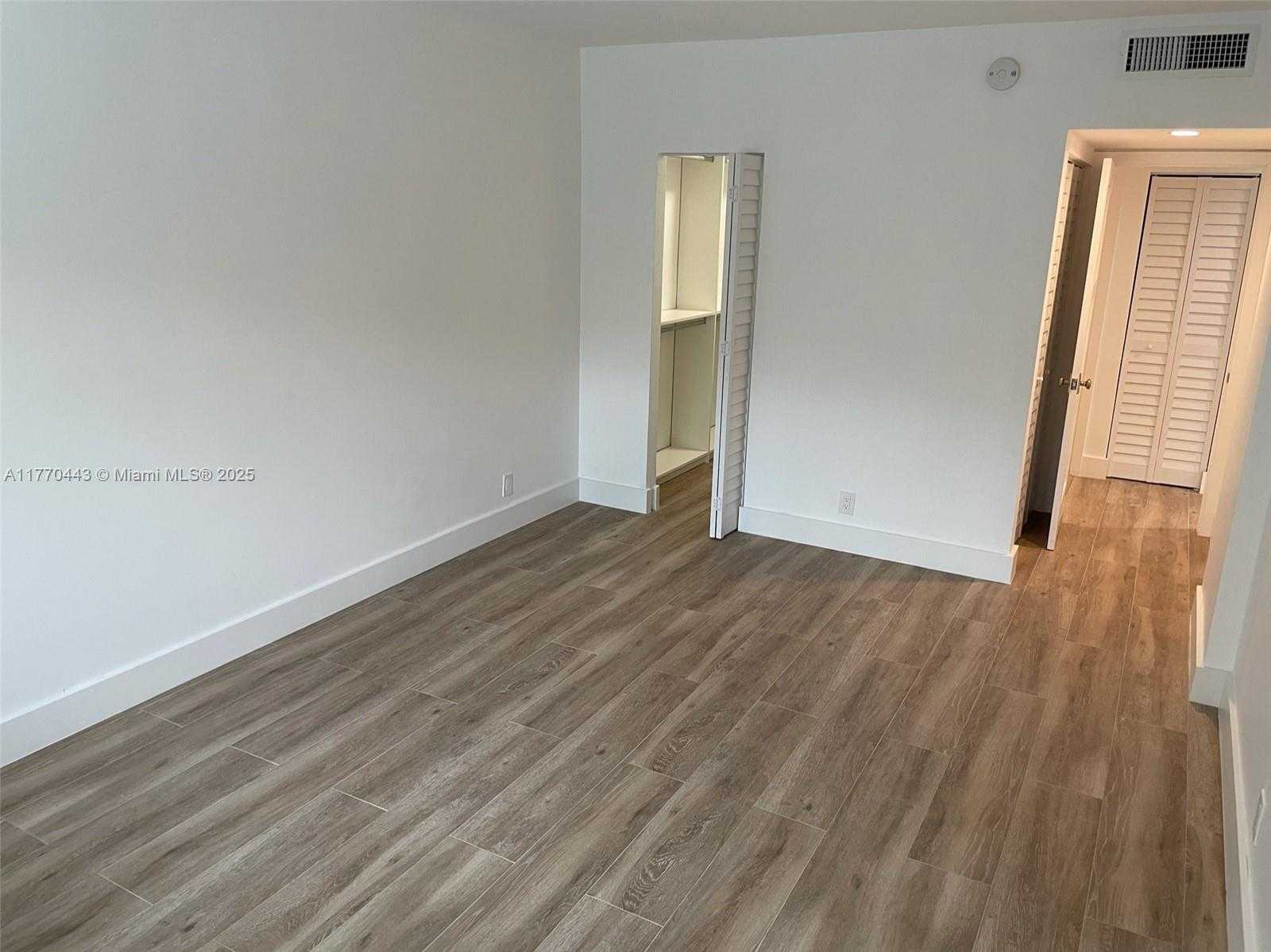 Small Image of 100 EDGEWATER DR #101, Coral Gables Number 7