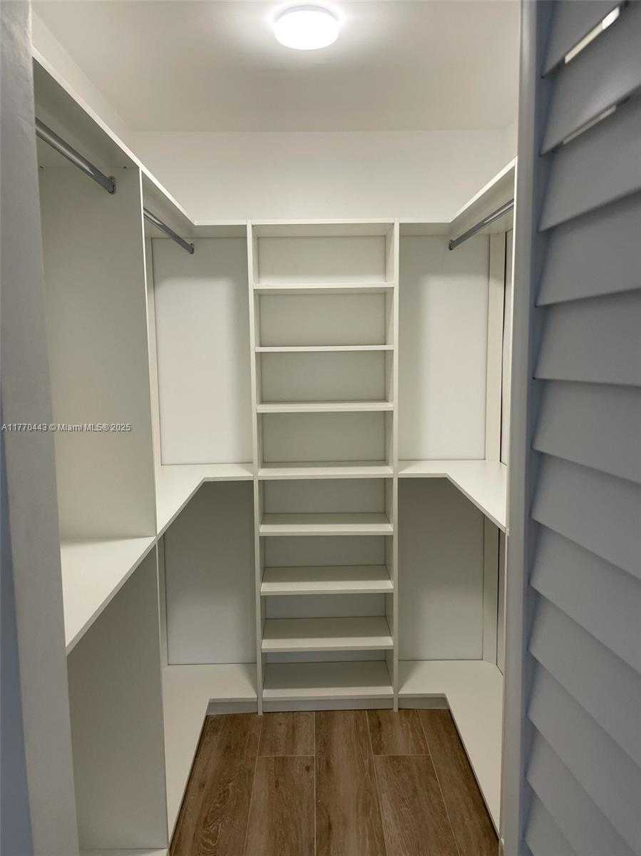 Small Image of 100 EDGEWATER DR #101, Coral Gables Number 8