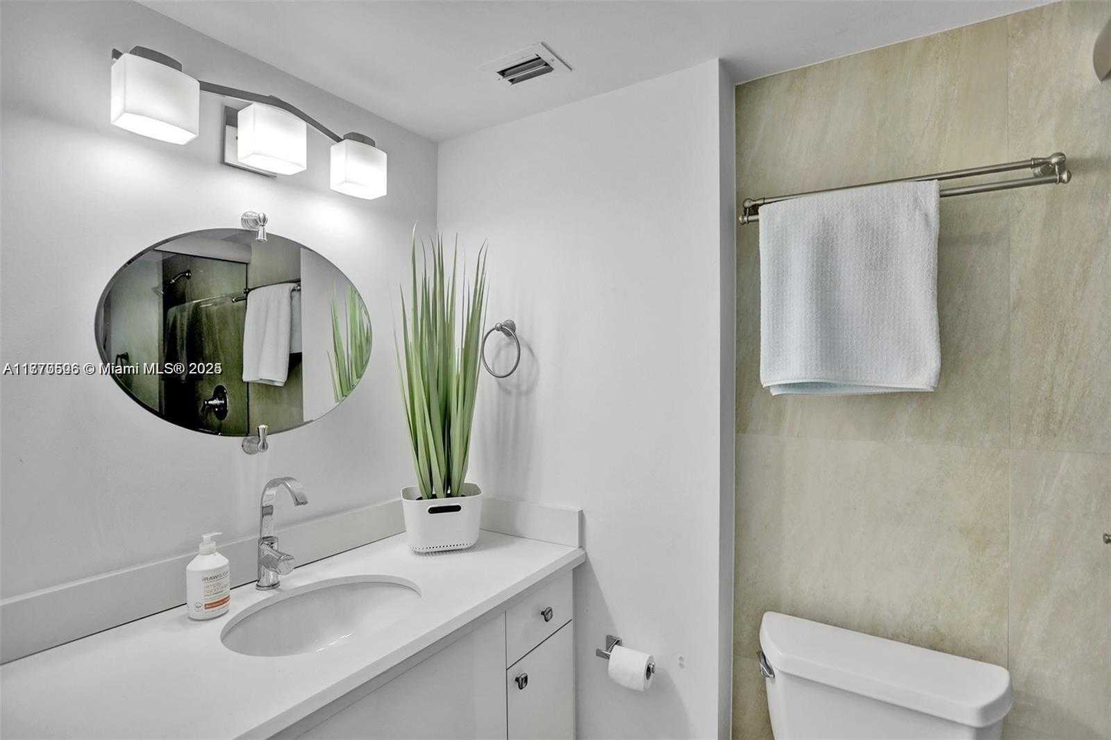 Small Image of 18051 BISCAYNE BLVD #1804, Aventura Number 24
