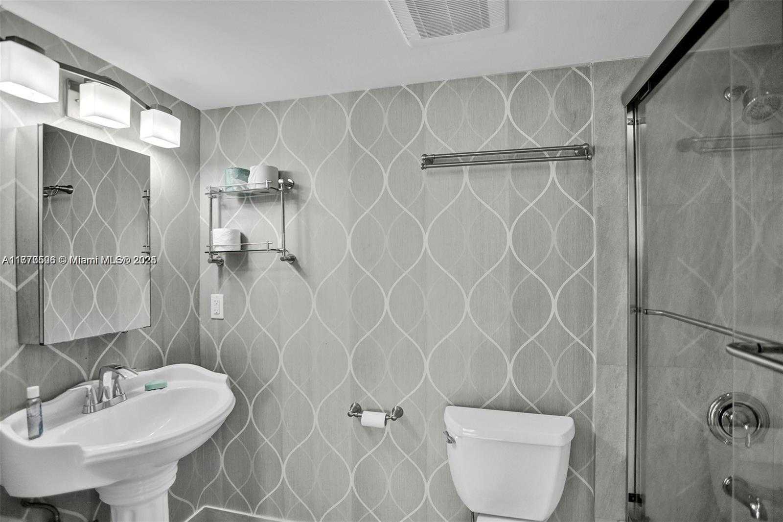 Small Image of 18051 BISCAYNE BLVD #1804, Aventura Number 25