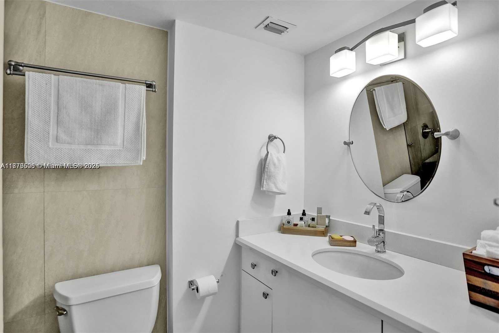 Small Image of 18051 BISCAYNE BLVD #1804, Aventura Number 31