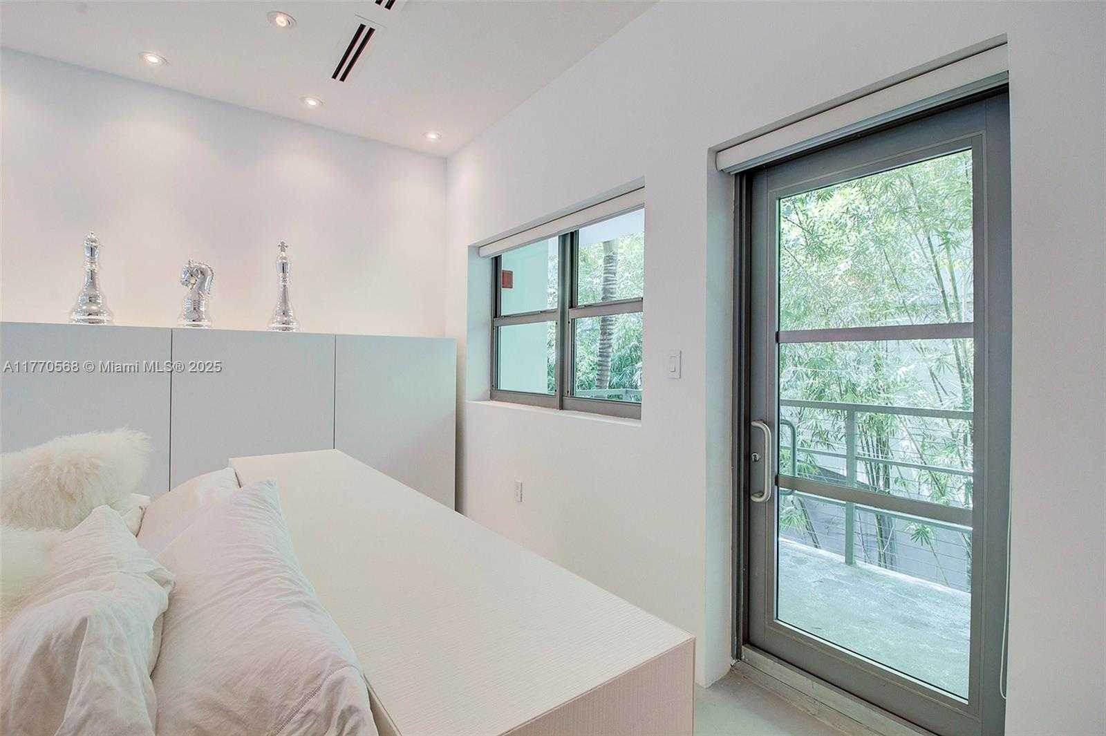 Small Image of 125 OCEAN DRIVE #L0101, Miami Beach Number 17