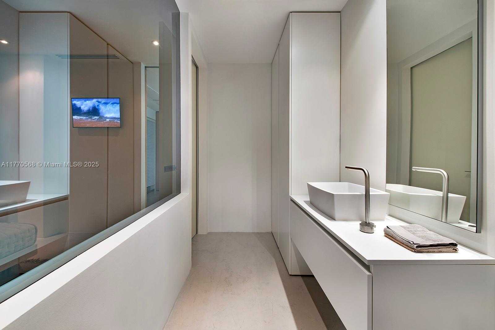 Small Image of 125 OCEAN DRIVE #L0101, Miami Beach Number 29