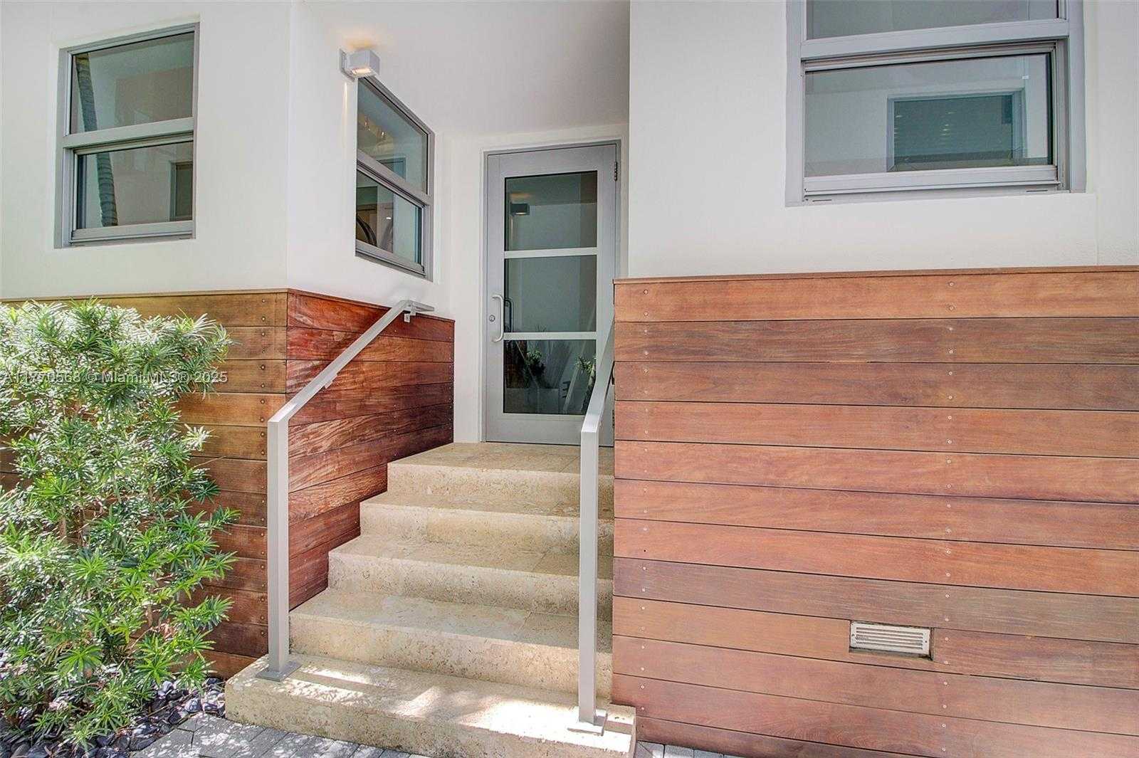 Small Image of 125 OCEAN DRIVE #L0101, Miami Beach Number 3