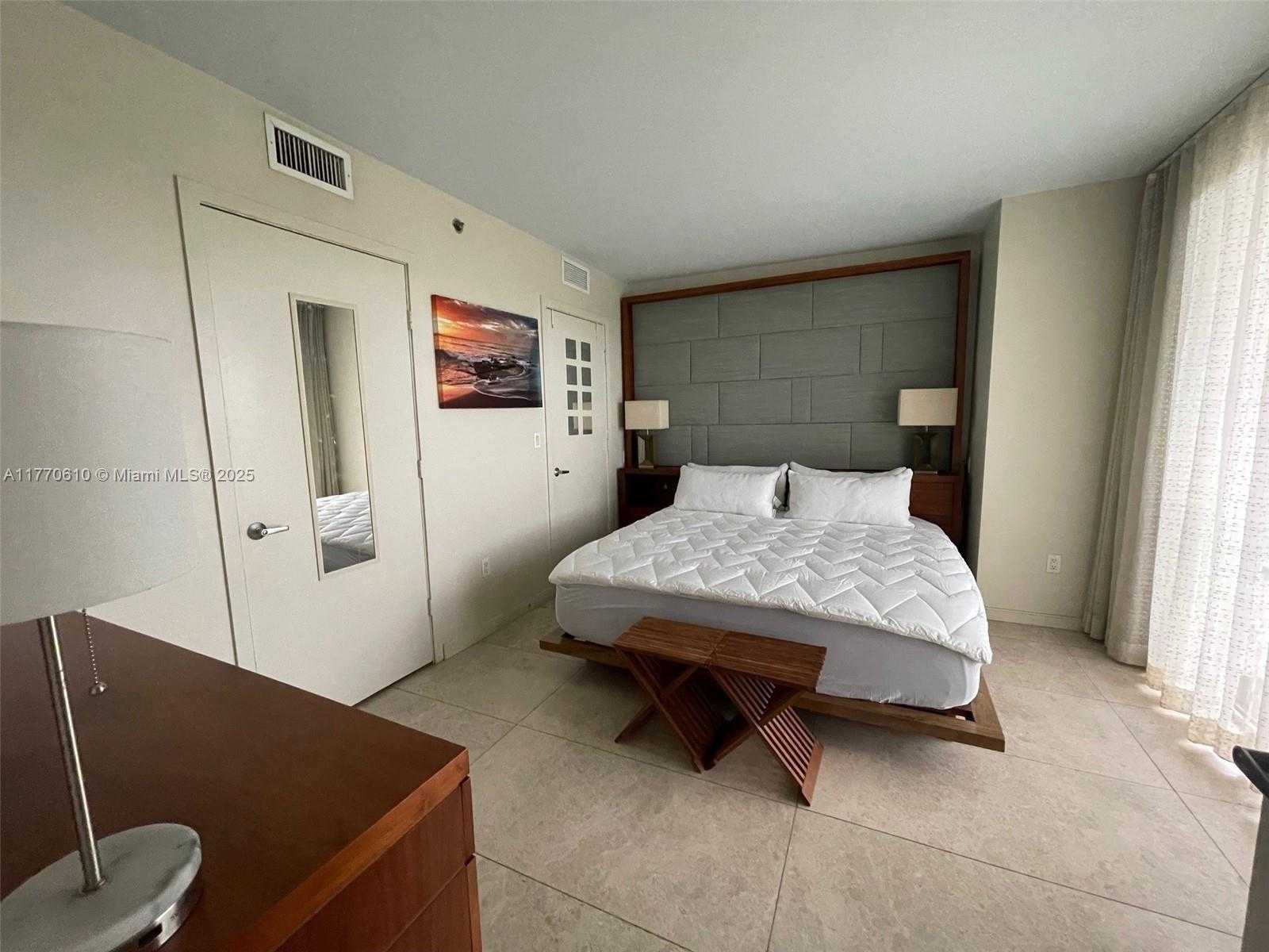 Small Image of 50 Biscayne Blvd, Miami, FL 33132, USA Number 11