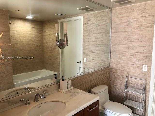 Small Image of 50 Biscayne Blvd, Miami, FL 33132, USA Number 15