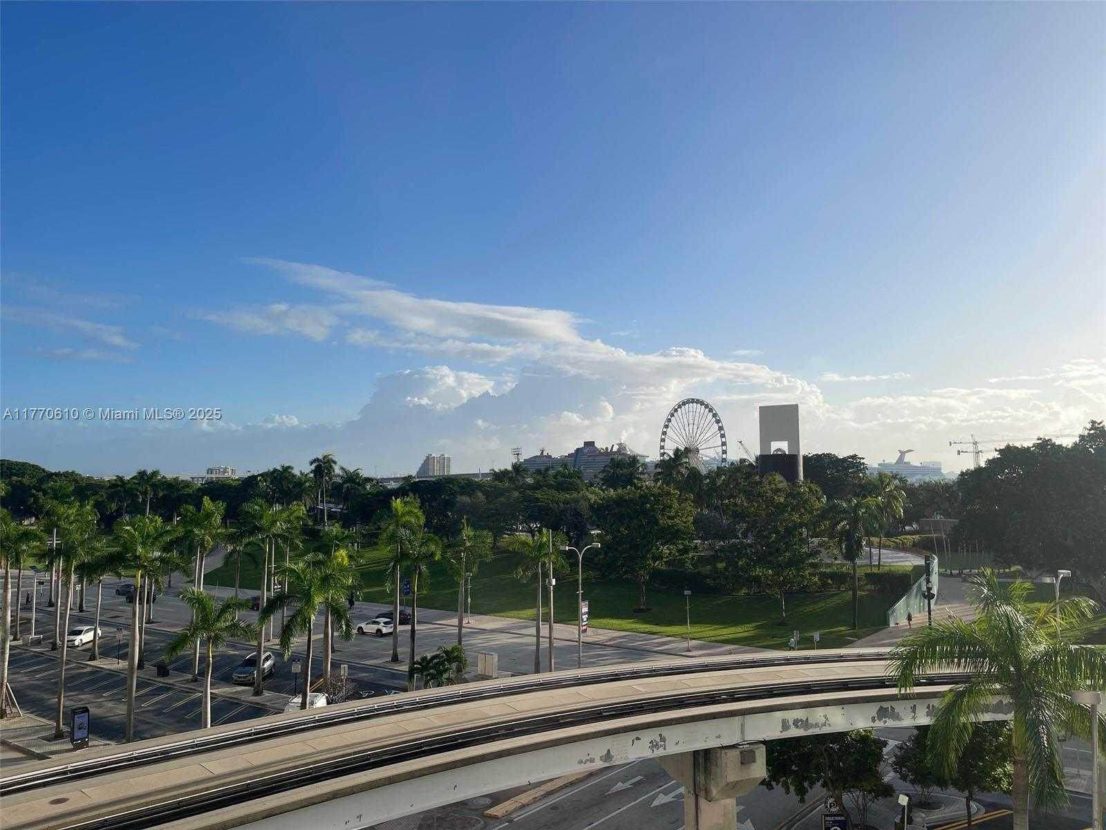 Small Image of 50 Biscayne Blvd, Miami, FL 33132, USA Number 2