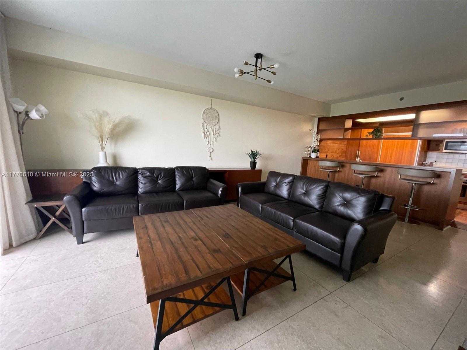 Small Image of 50 Biscayne Blvd, Miami, FL 33132, USA Number 3