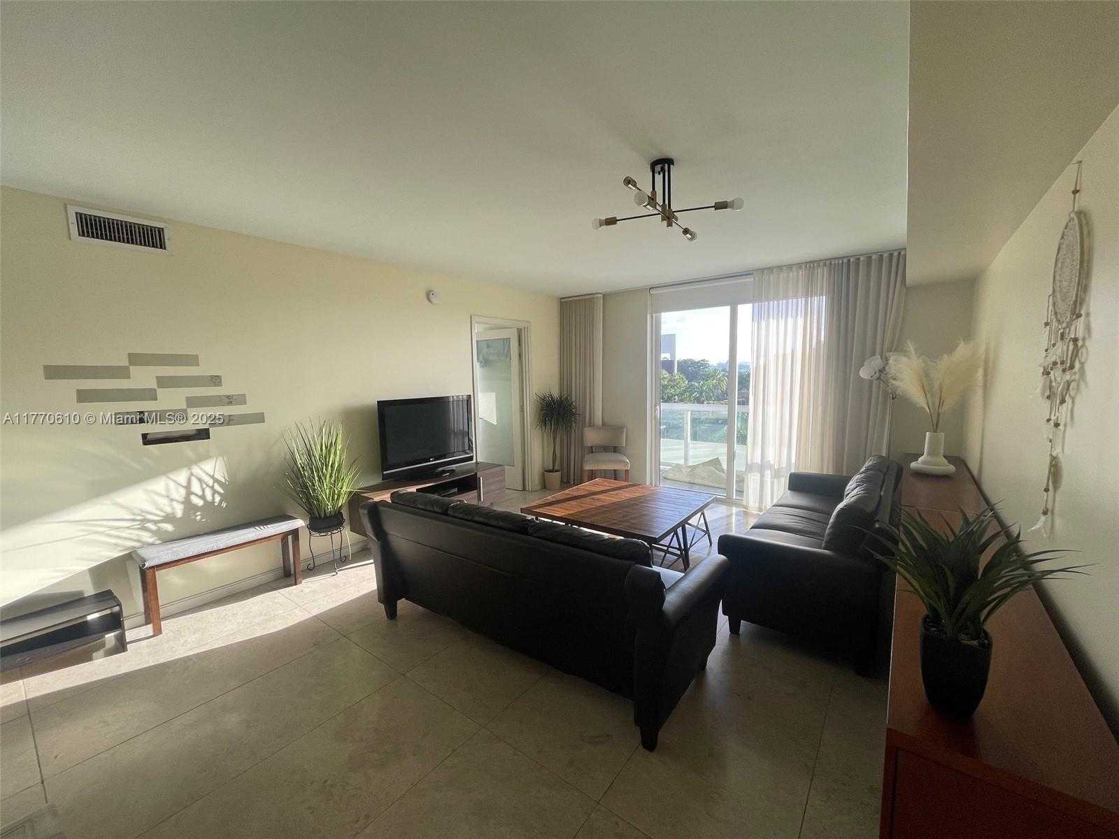 Small Image of 50 Biscayne Blvd, Miami, FL 33132, USA Number 5