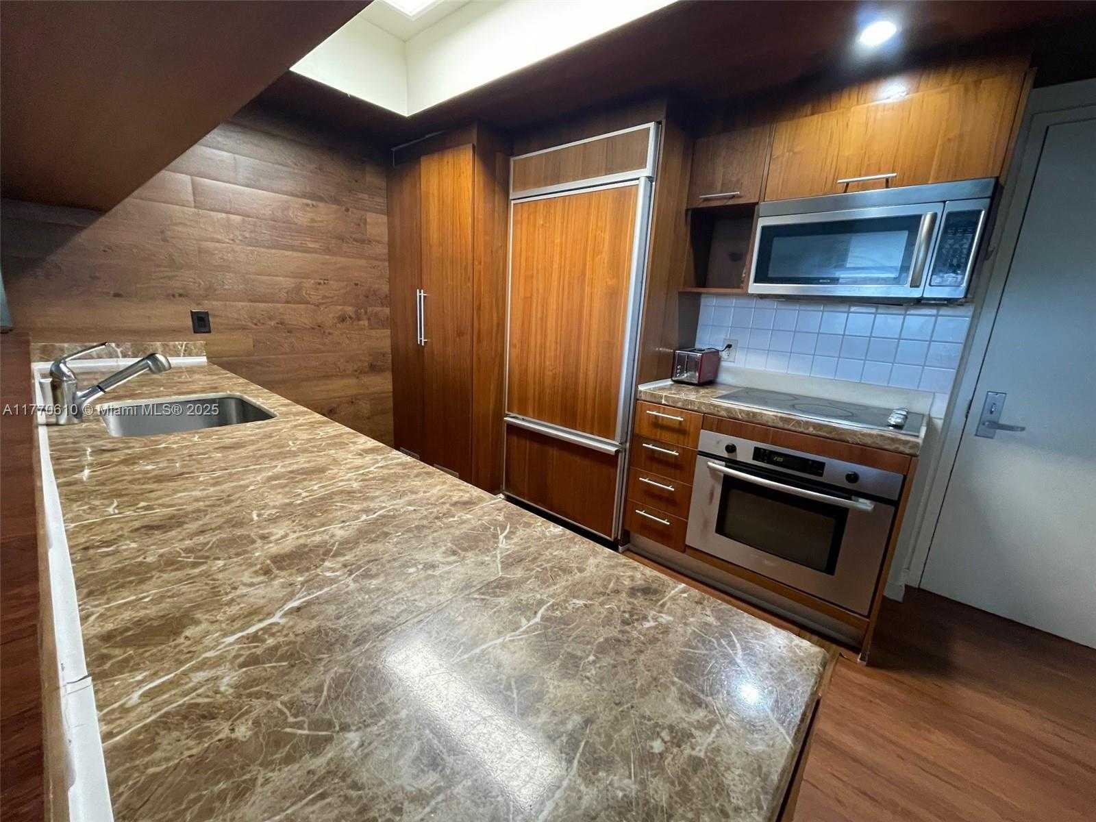 Small Image of 50 Biscayne Blvd, Miami, FL 33132, USA Number 7
