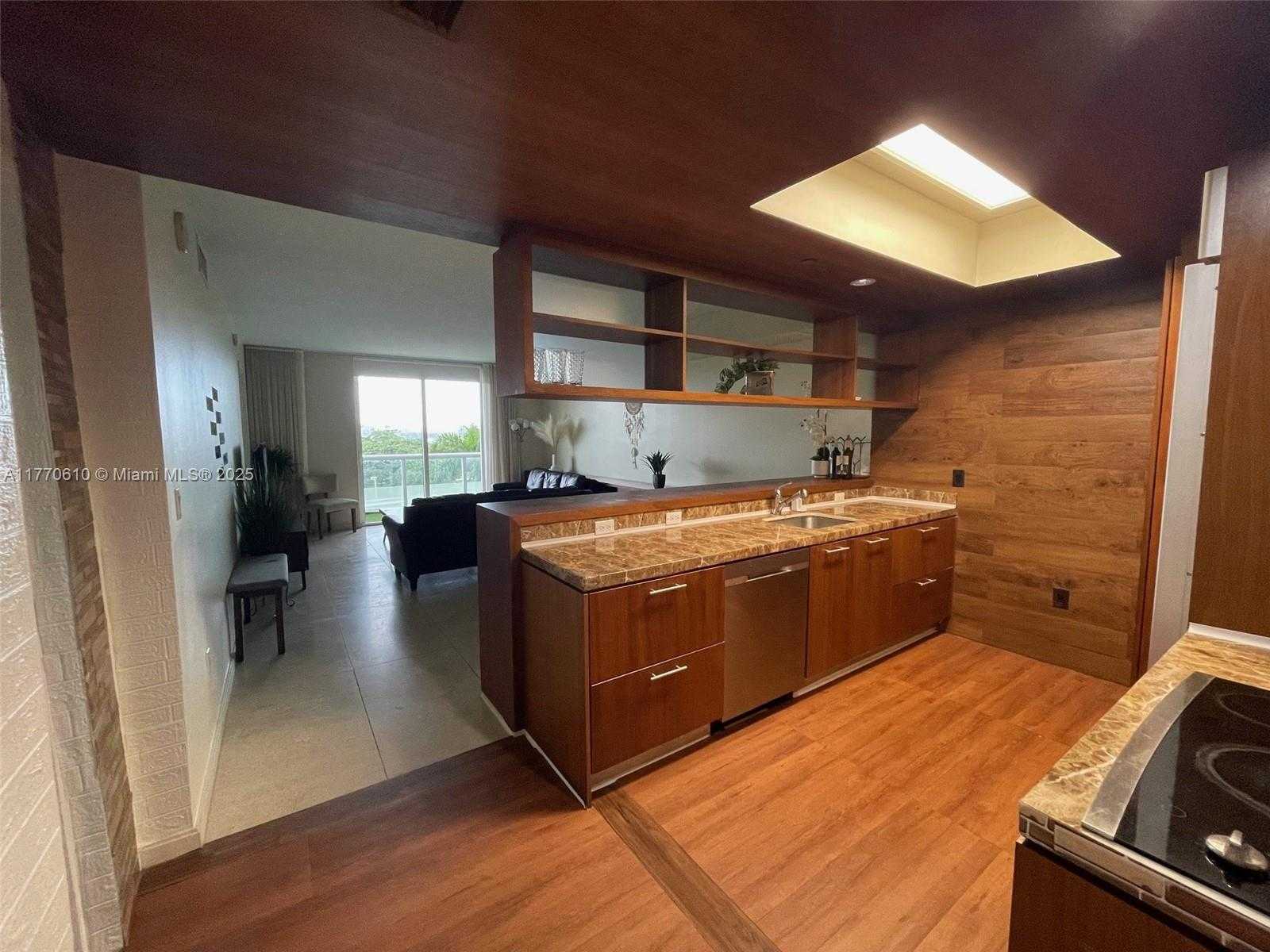 Small Image of 50 Biscayne Blvd, Miami, FL 33132, USA Number 8