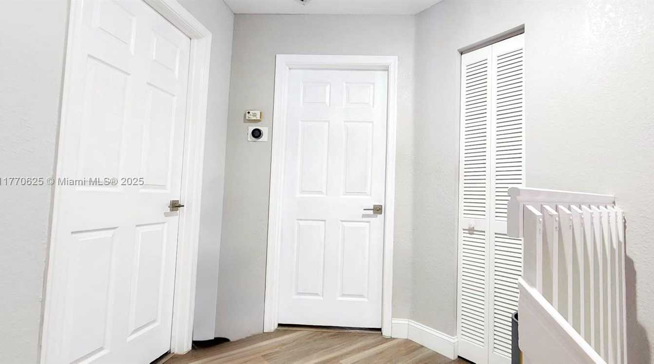 Small Image of 11405 LAKEVIEW DR #3-A, Coral Springs Number 27