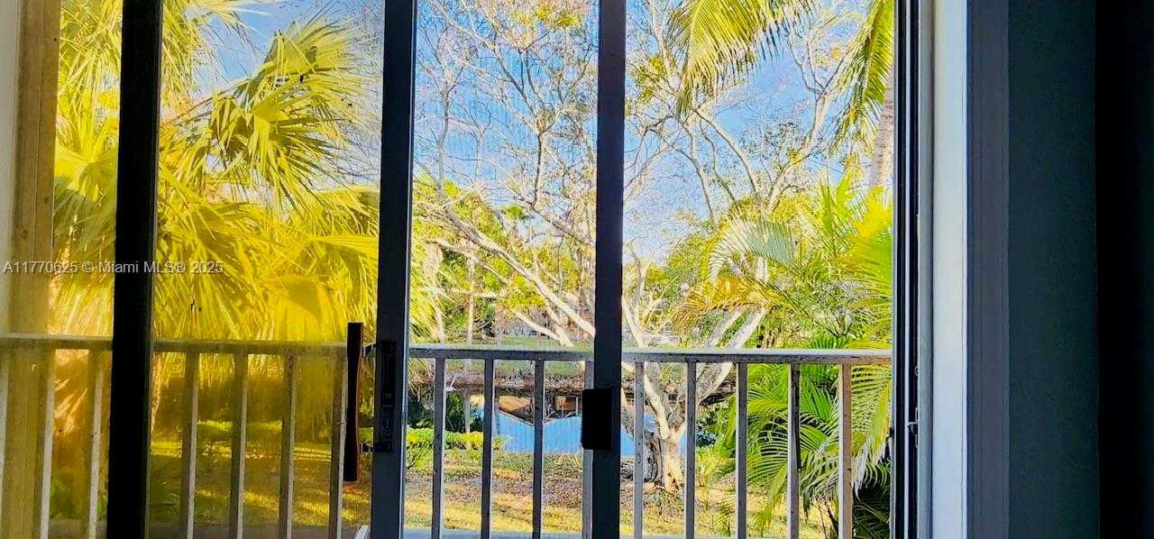Small Image of 11405 LAKEVIEW DR #3-A, Coral Springs Number 30