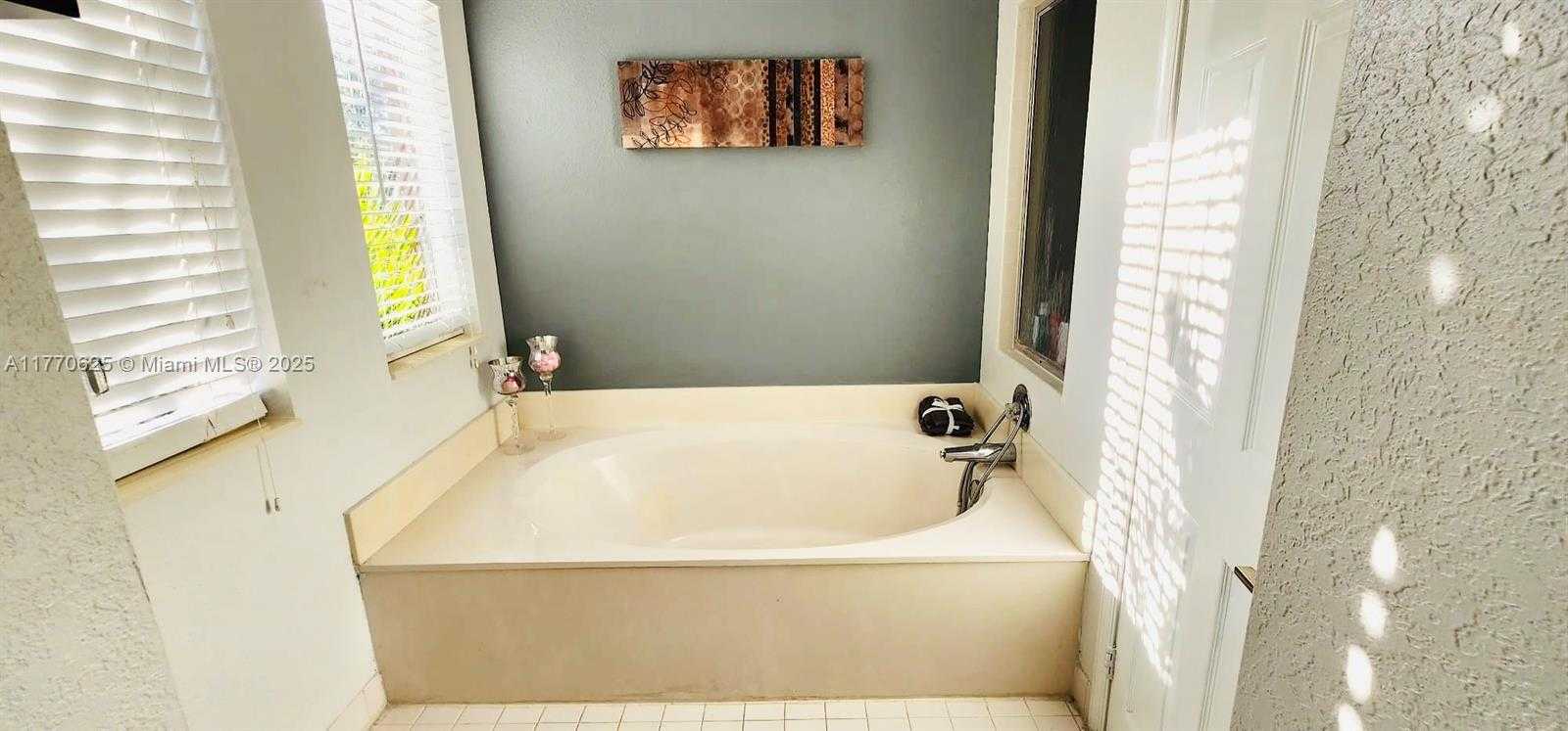Small Image of 11405 LAKEVIEW DR #3-A, Coral Springs Number 35