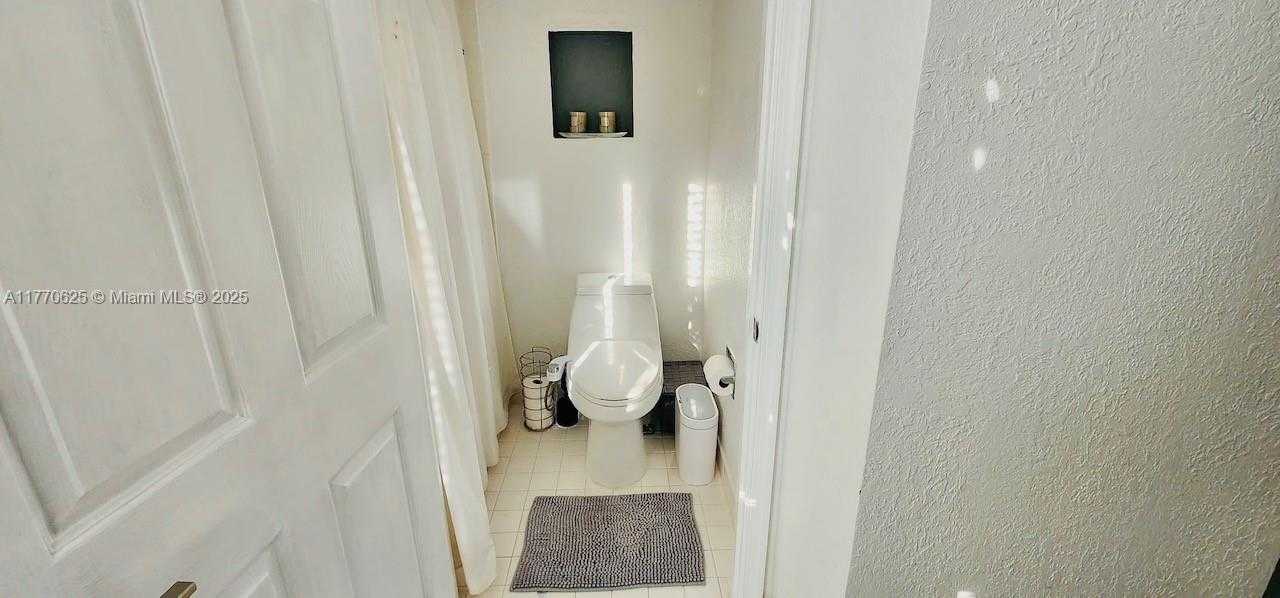 Small Image of 11405 LAKEVIEW DR #3-A, Coral Springs Number 37