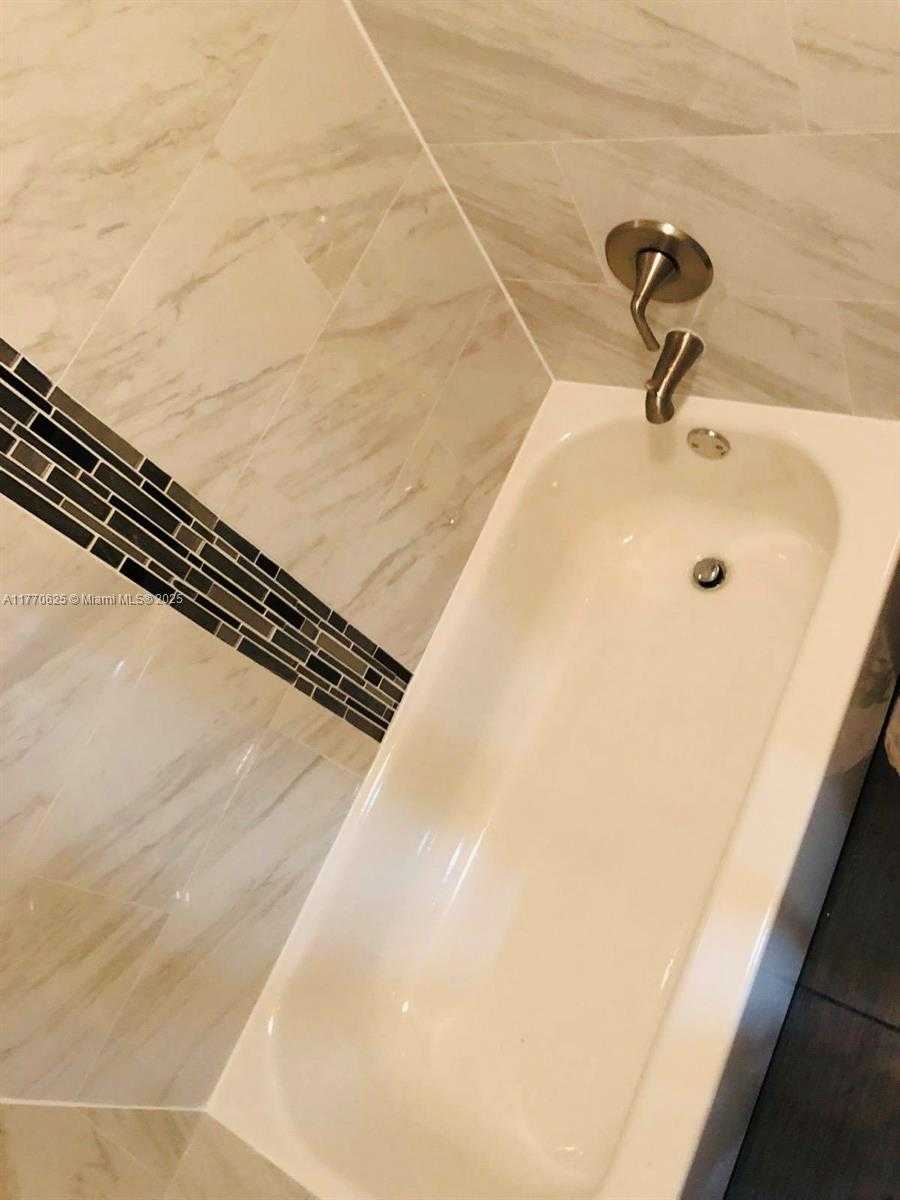 Small Image of 11405 LAKEVIEW DR #3-A, Coral Springs Number 44