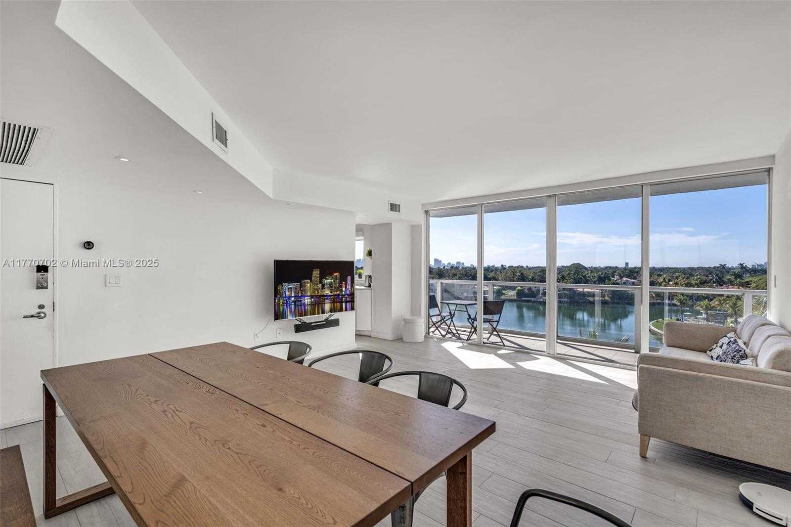 Small Image of 5900 COLLINS AVE #705, Miami Beach Number 12