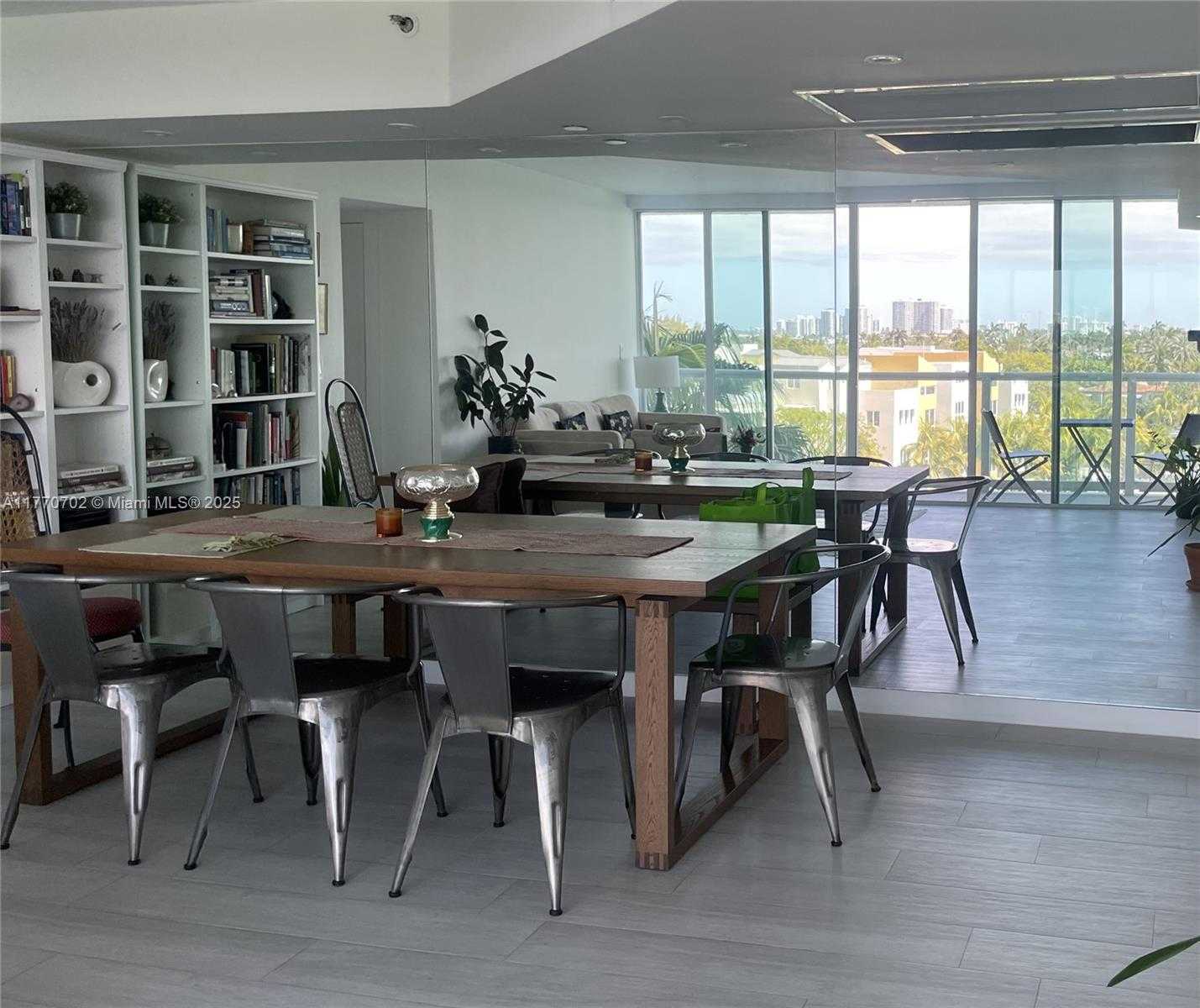 Small Image of 5900 COLLINS AVE #705, Miami Beach Number 13