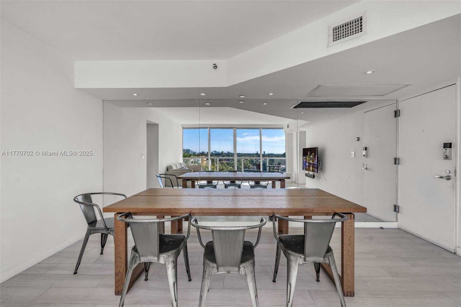 Small Image of 5900 COLLINS AVE #705, Miami Beach Number 14