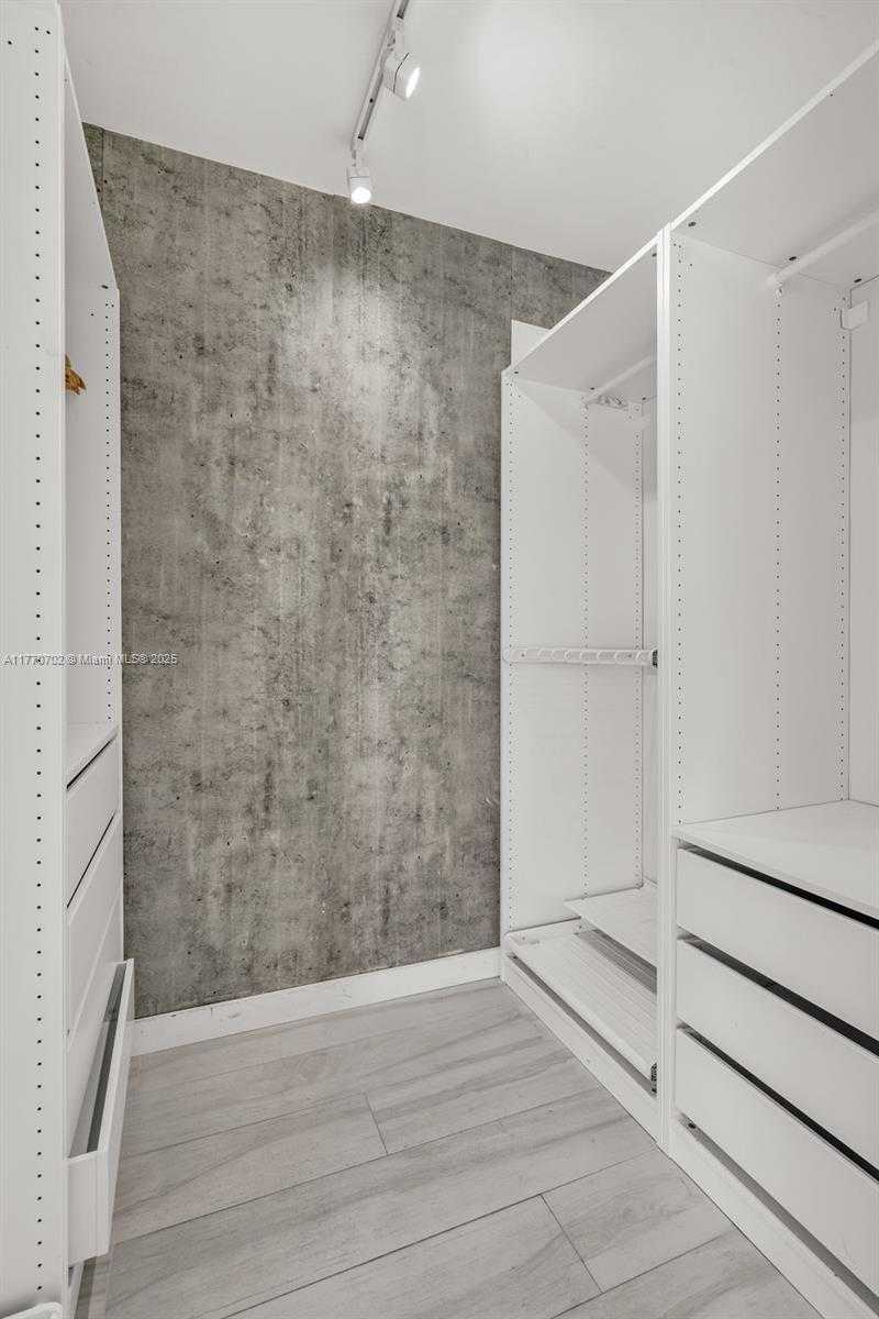 Small Image of 5900 COLLINS AVE #705, Miami Beach Number 20
