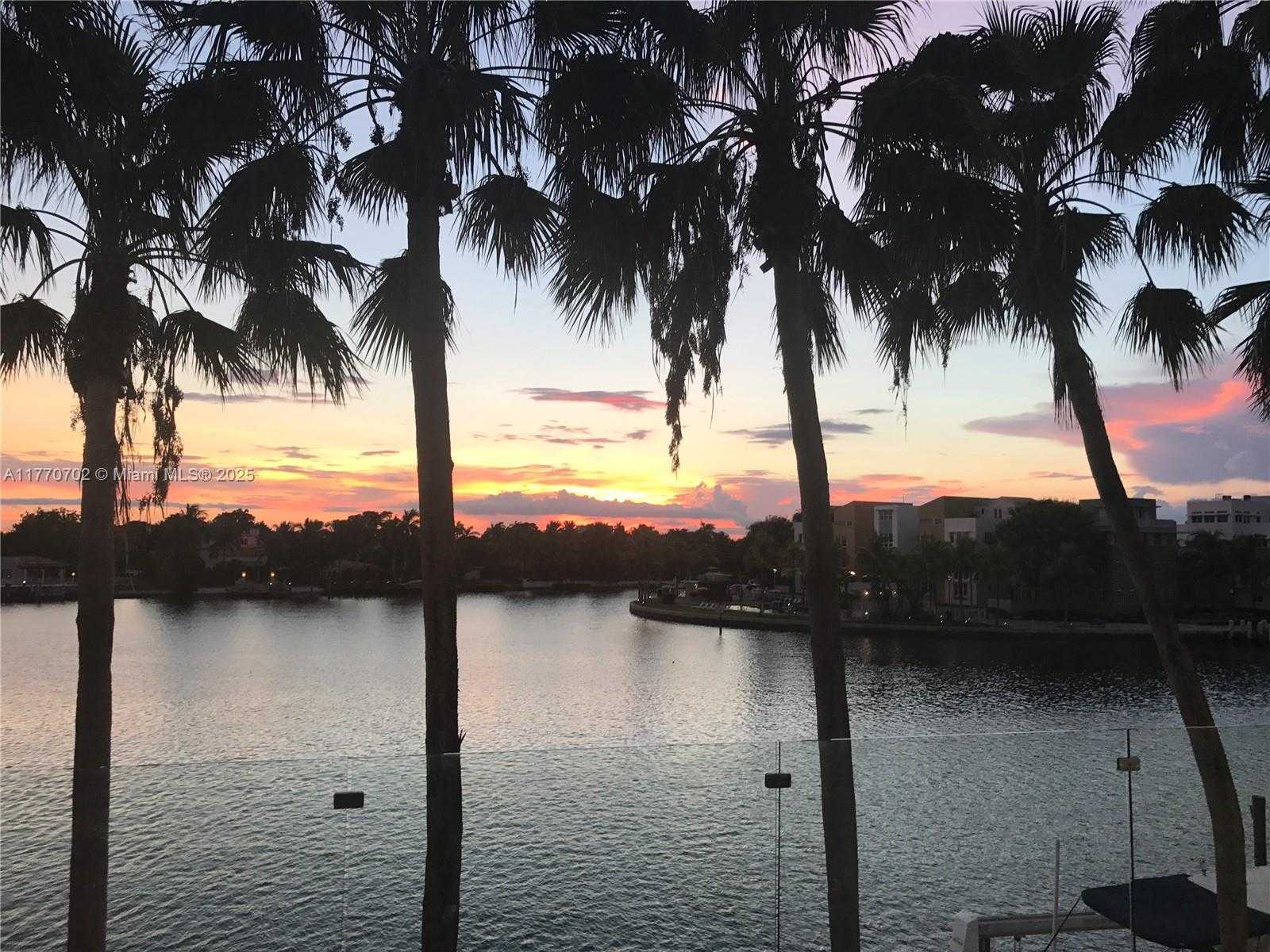 Small Image of 5900 COLLINS AVE #705, Miami Beach Number 28