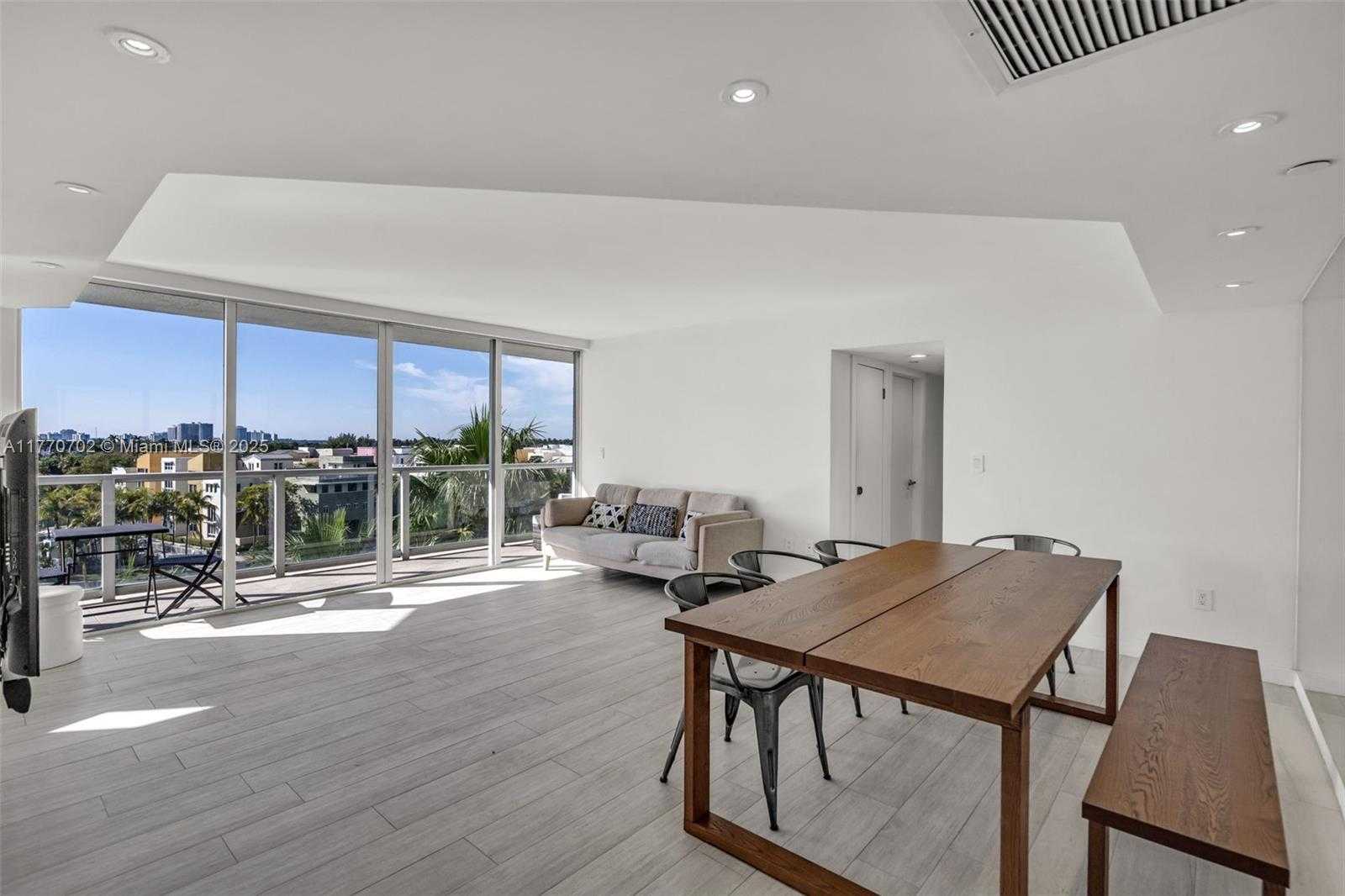 Small Image of 5900 COLLINS AVE #705, Miami Beach Number 6