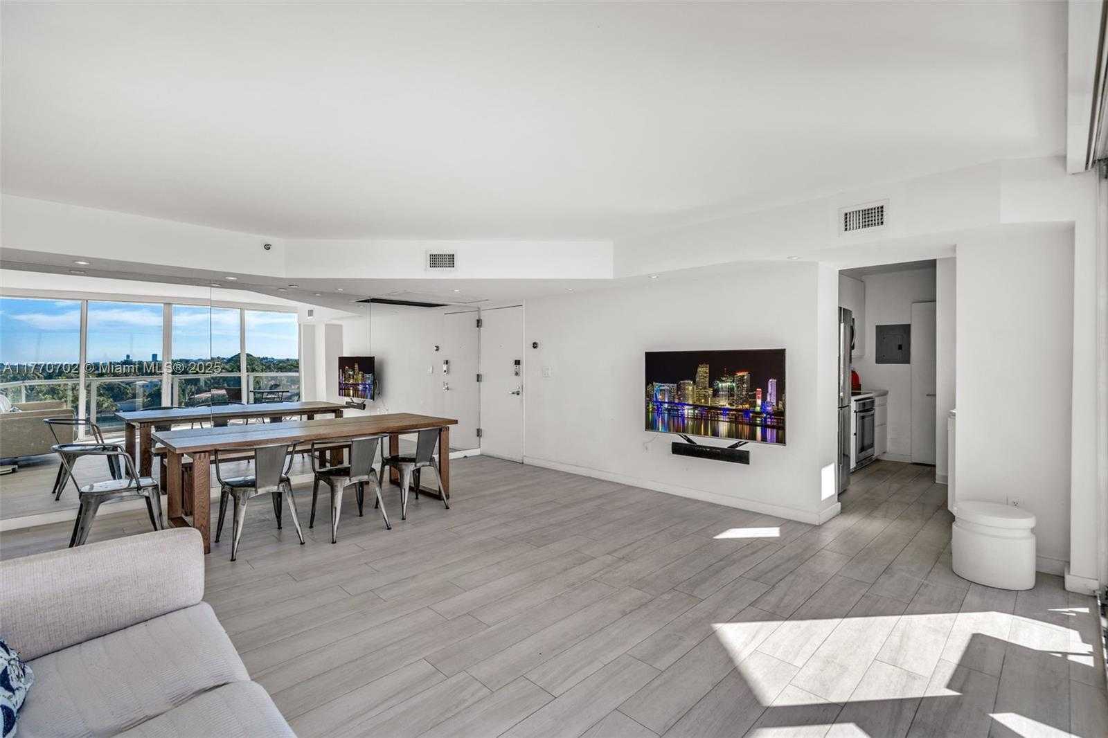 Small Image of 5900 COLLINS AVE #705, Miami Beach Number 7