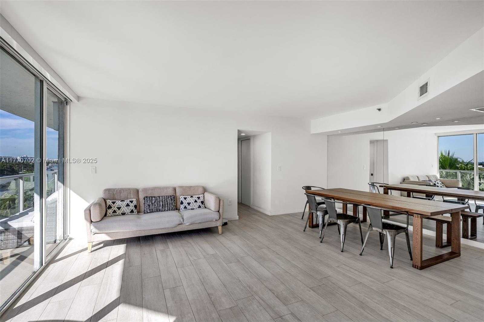 Small Image of 5900 COLLINS AVE #705, Miami Beach Number 8