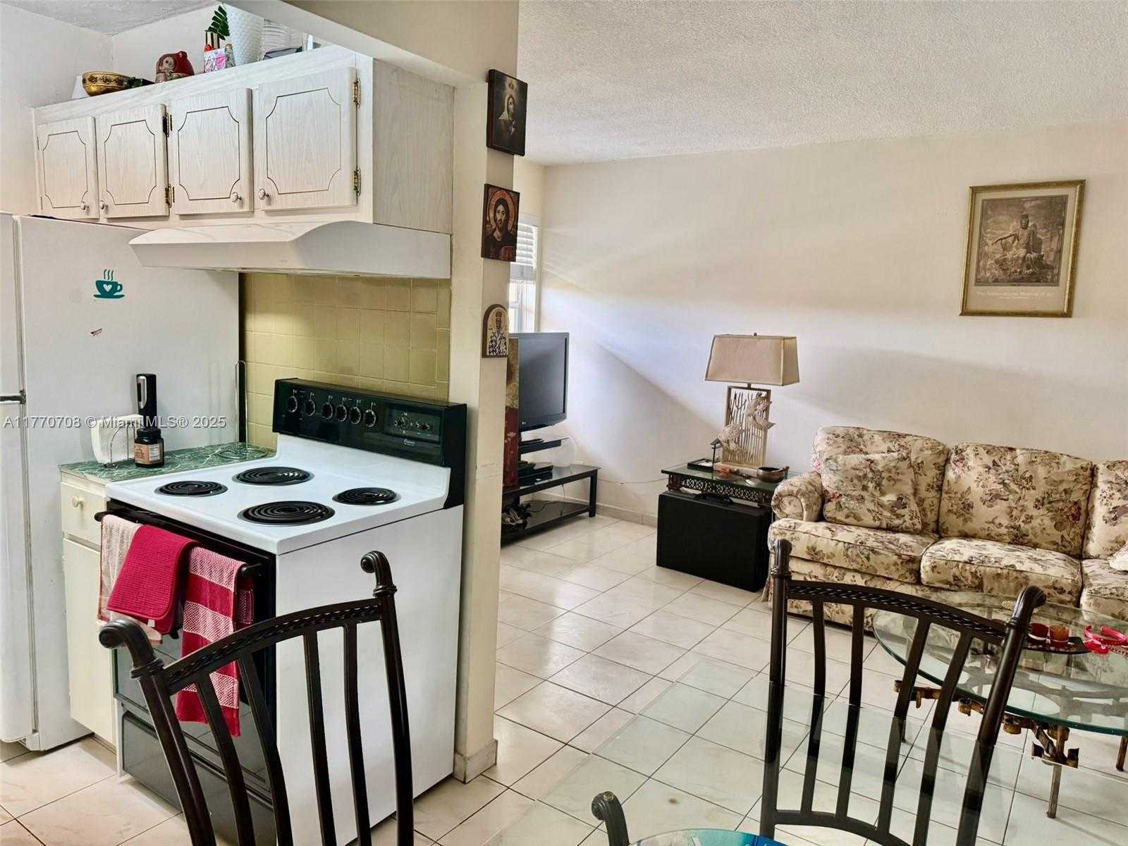Small Image of 2145 PIERCE ST #403, Hollywood Number 10