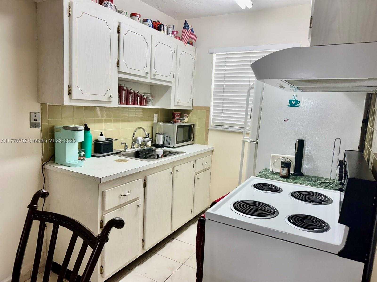 Small Image of 2145 PIERCE ST #403, Hollywood Number 2