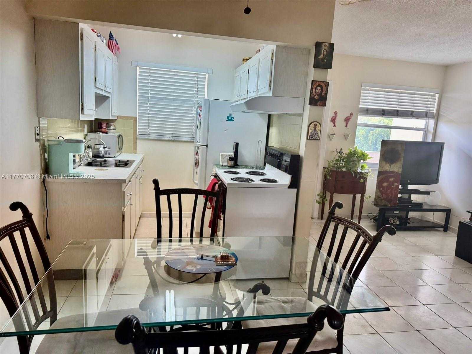 Small Image of 2145 PIERCE ST #403, Hollywood Number 3