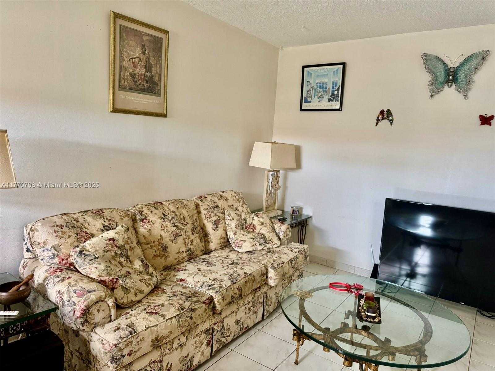 Small Image of 2145 PIERCE ST #403, Hollywood Number 9