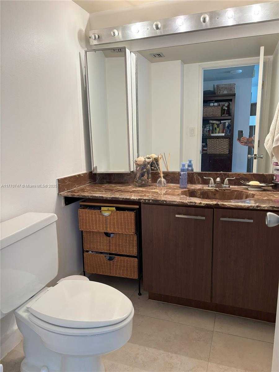 Small Image of 1901 BRICKELL AVE #B2310, Miami Number 9