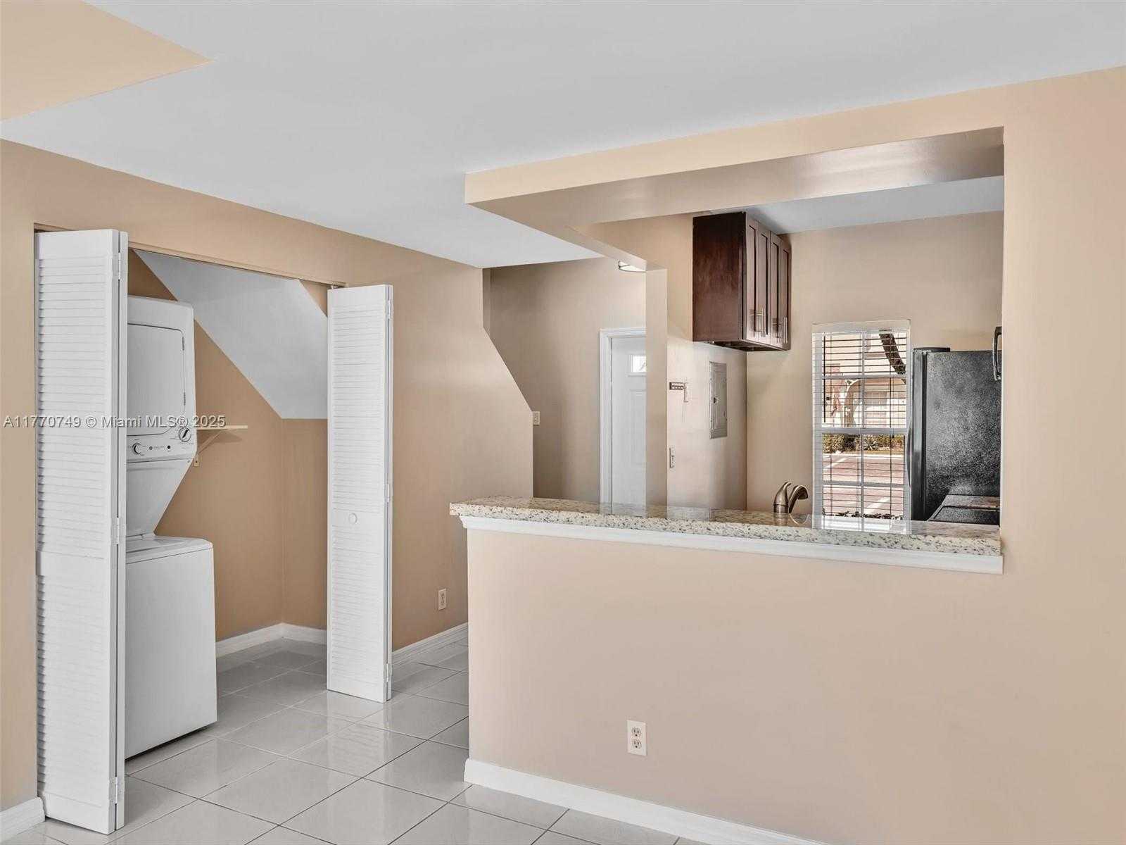 Small Image of 12 SIMONTON CIR #12, Weston Number 14