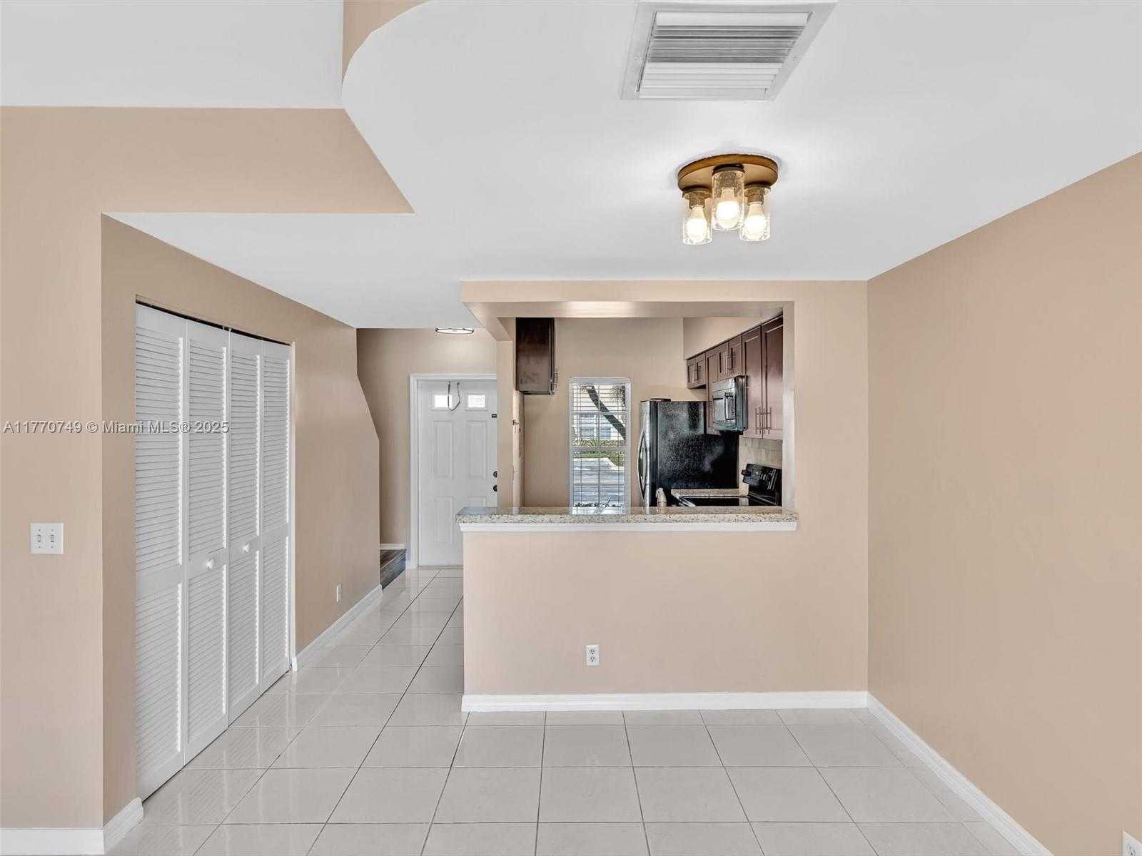 Small Image of 12 SIMONTON CIR #12, Weston Number 15