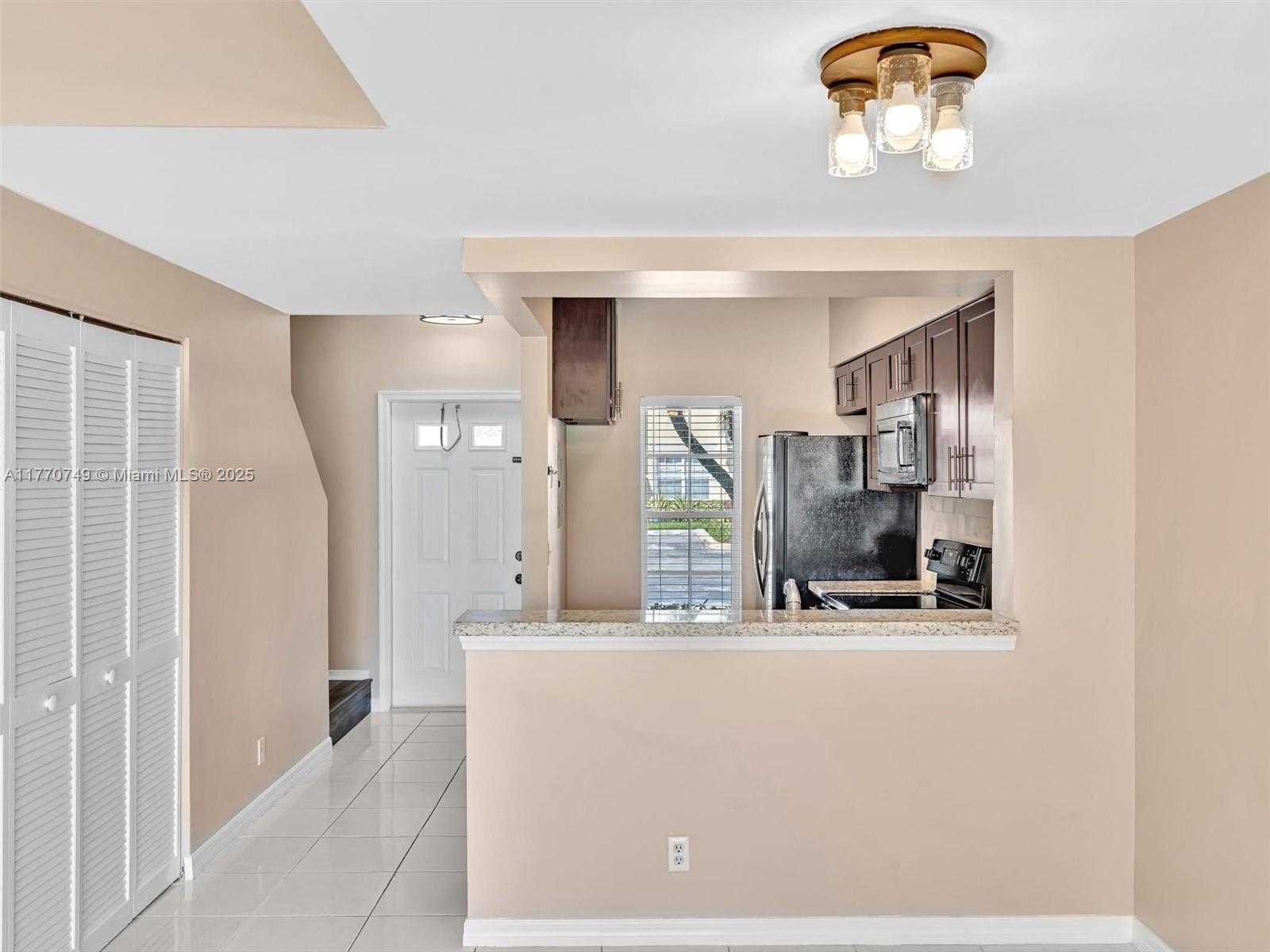Small Image of 12 SIMONTON CIR #12, Weston Number 16