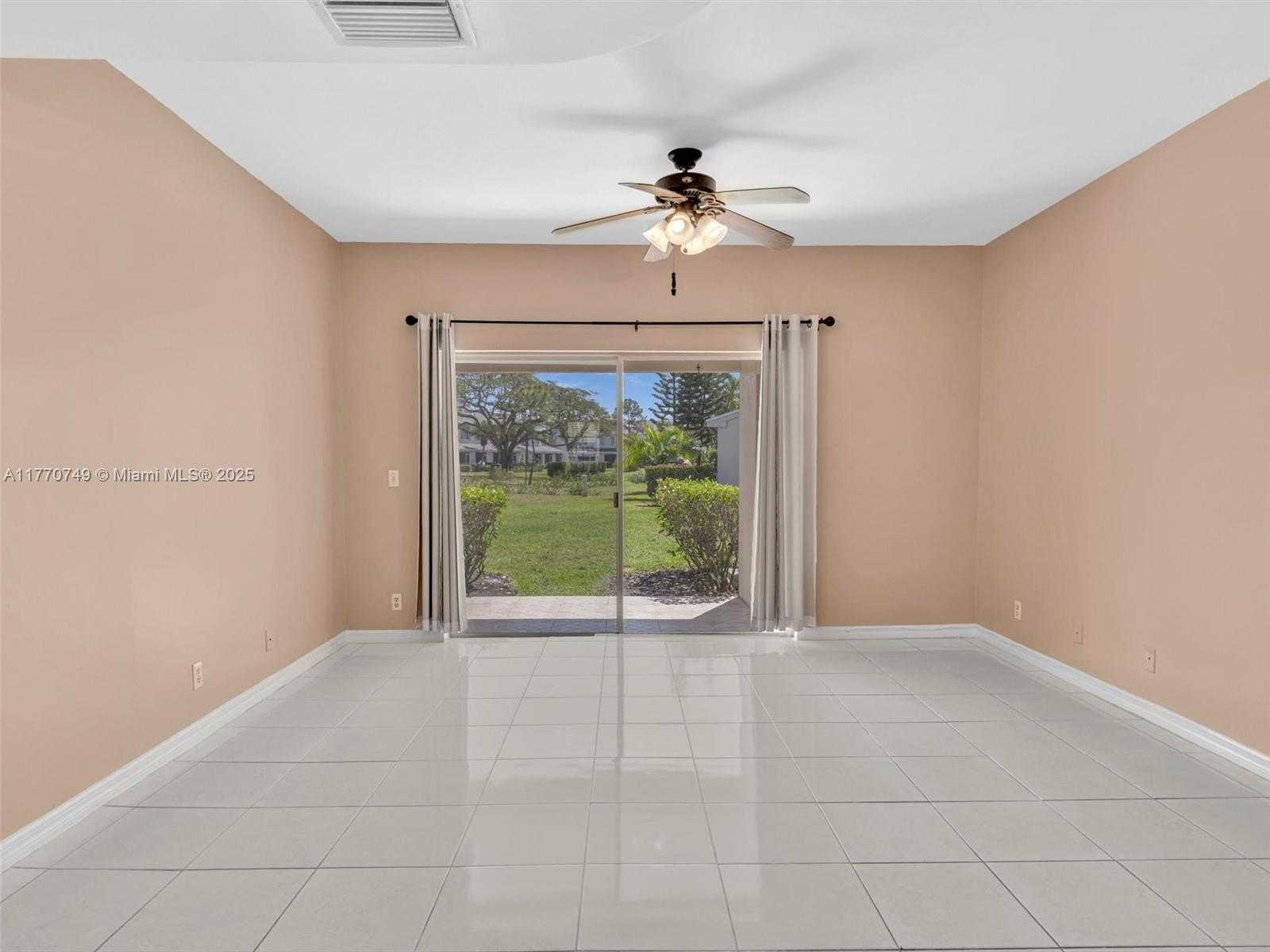 Small Image of 12 SIMONTON CIR #12, Weston Number 20