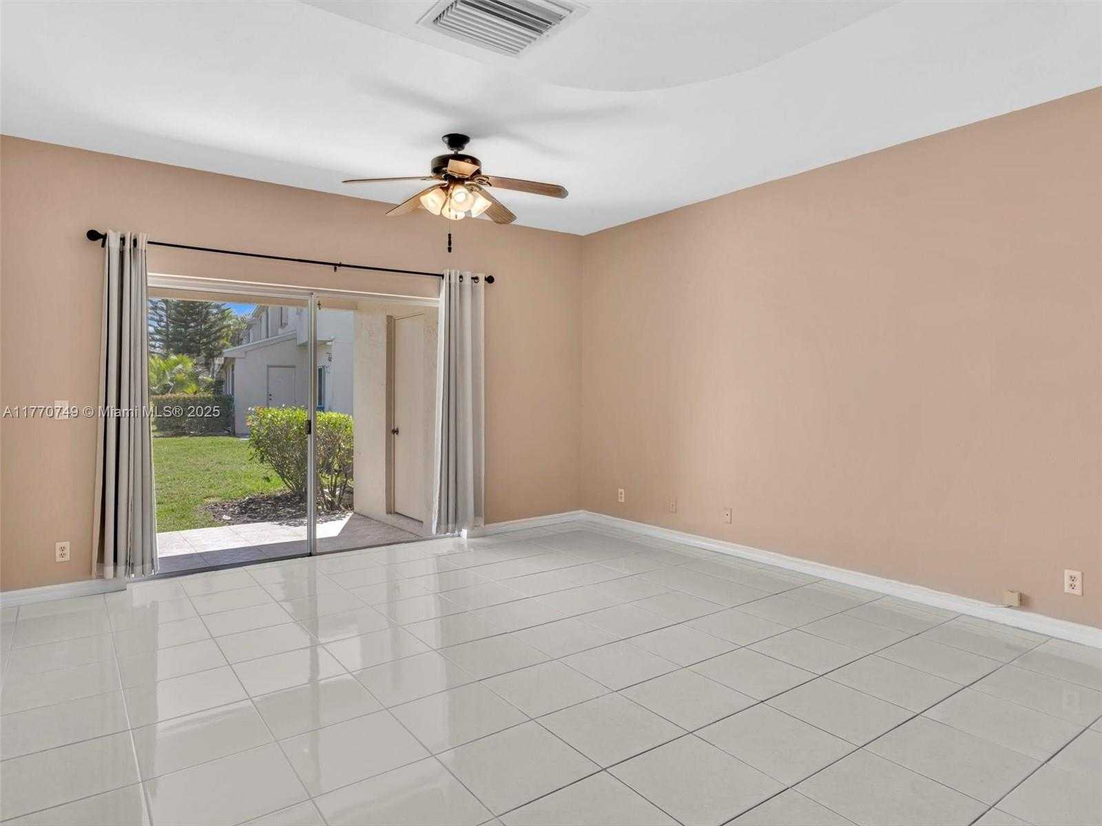 Small Image of 12 SIMONTON CIR #12, Weston Number 21