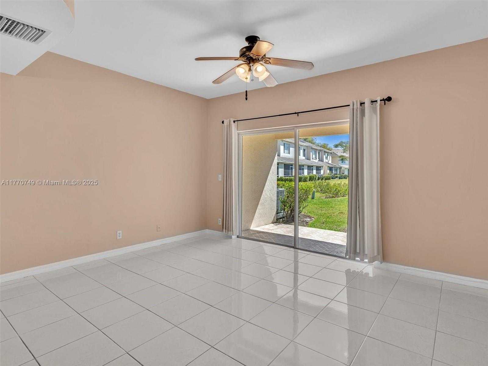 Small Image of 12 SIMONTON CIR #12, Weston Number 22