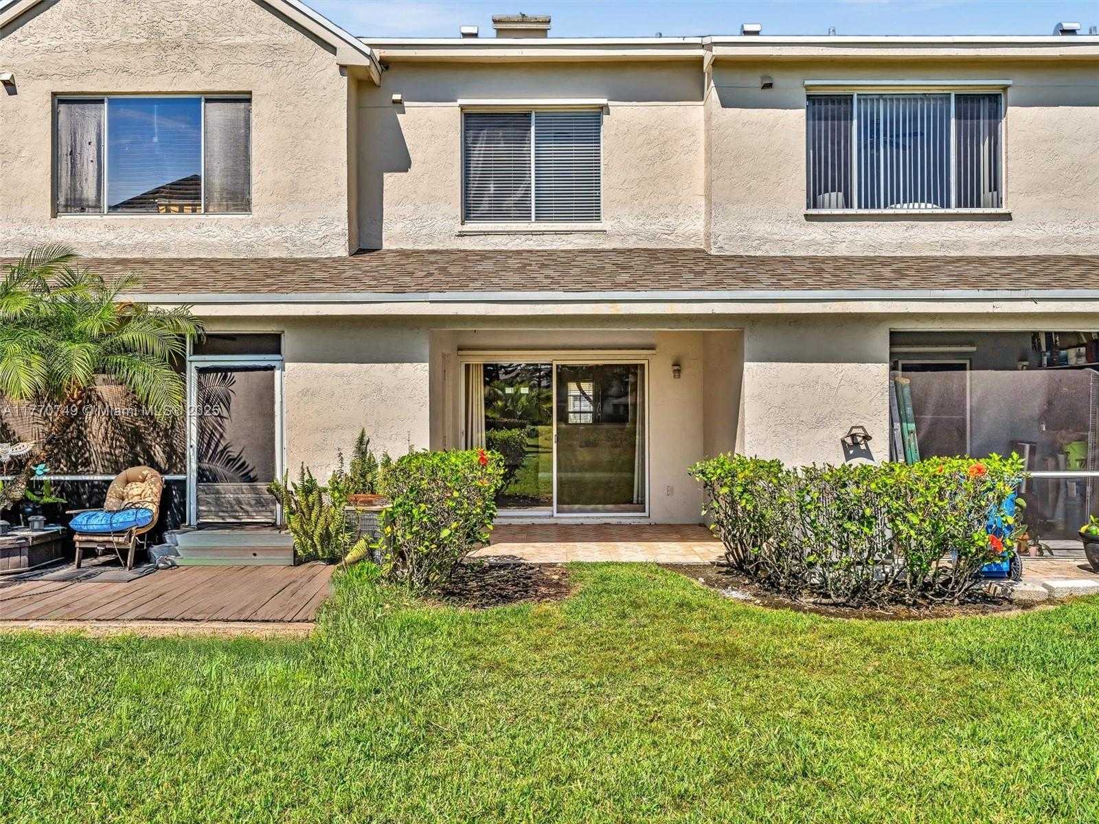 Small Image of 12 SIMONTON CIR #12, Weston Number 27