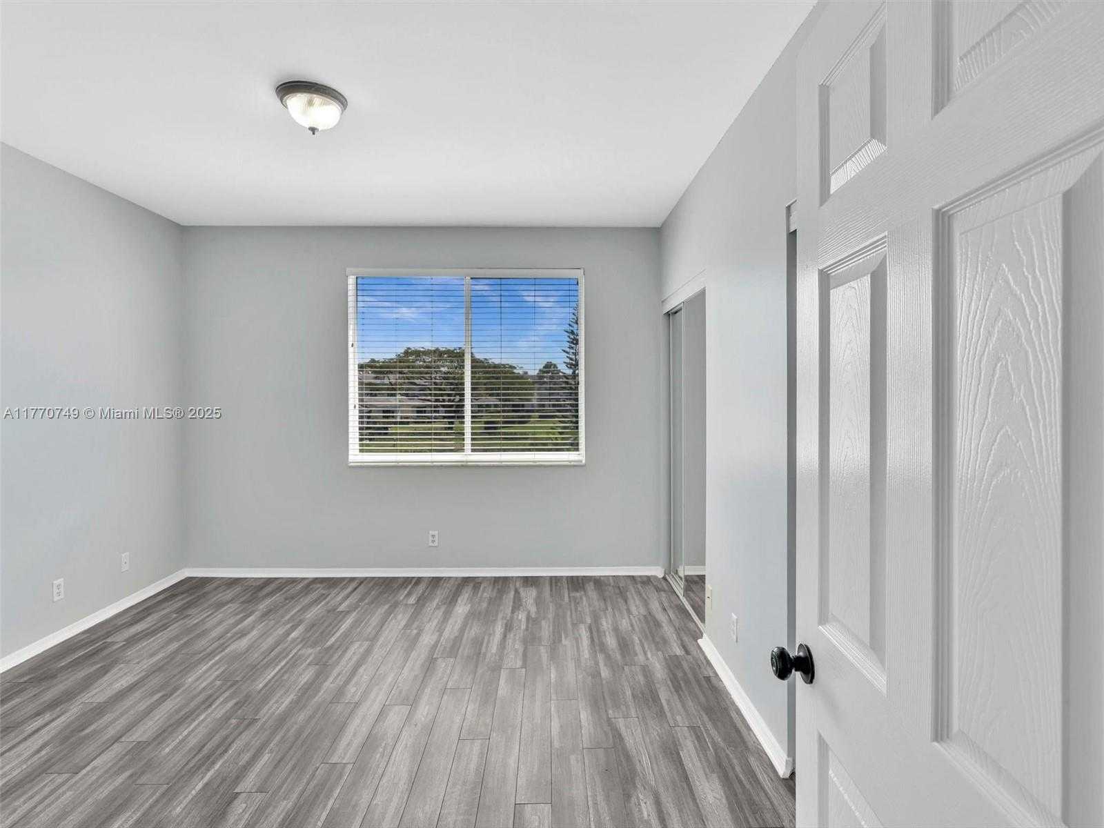 Small Image of 12 SIMONTON CIR #12, Weston Number 29