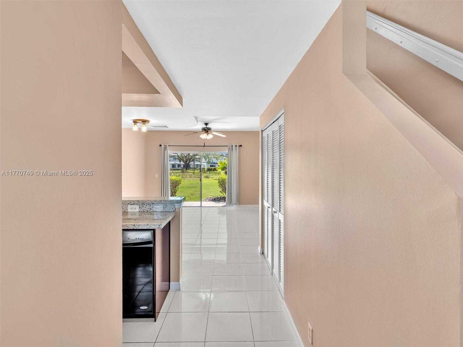 Small Image of 12 SIMONTON CIR #12, Weston Number 3