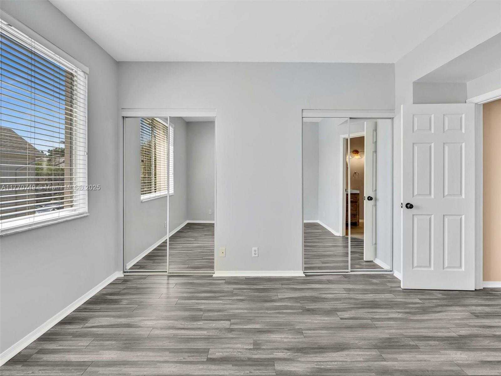 Small Image of 12 SIMONTON CIR #12, Weston Number 32