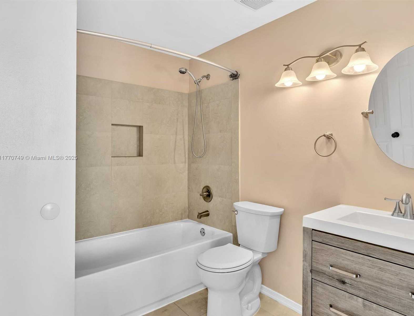 Small Image of 12 SIMONTON CIR #12, Weston Number 35