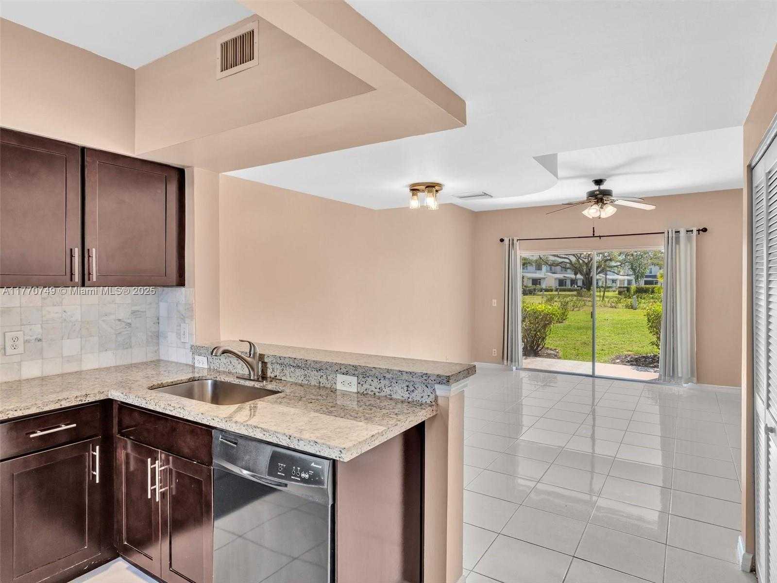 Small Image of 12 SIMONTON CIR #12, Weston Number 4