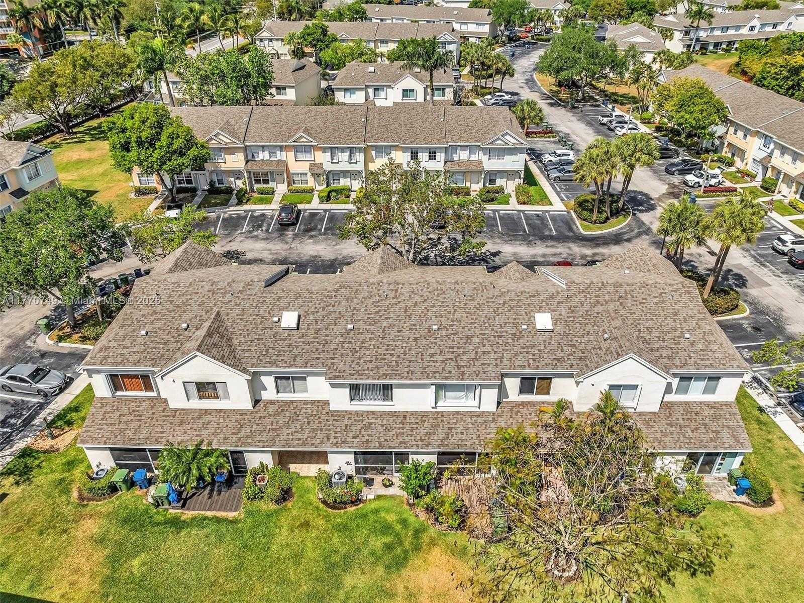 Small Image of 12 SIMONTON CIR #12, Weston Number 43