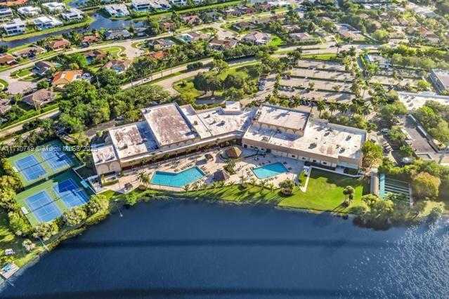 Small Image of 12 SIMONTON CIR #12, Weston Number 66