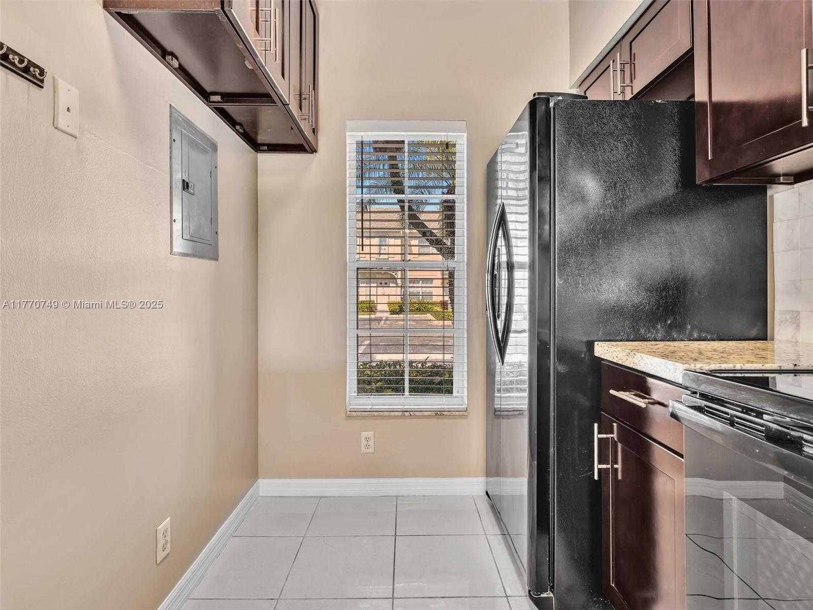 Small Image of 12 SIMONTON CIR #12, Weston Number 8