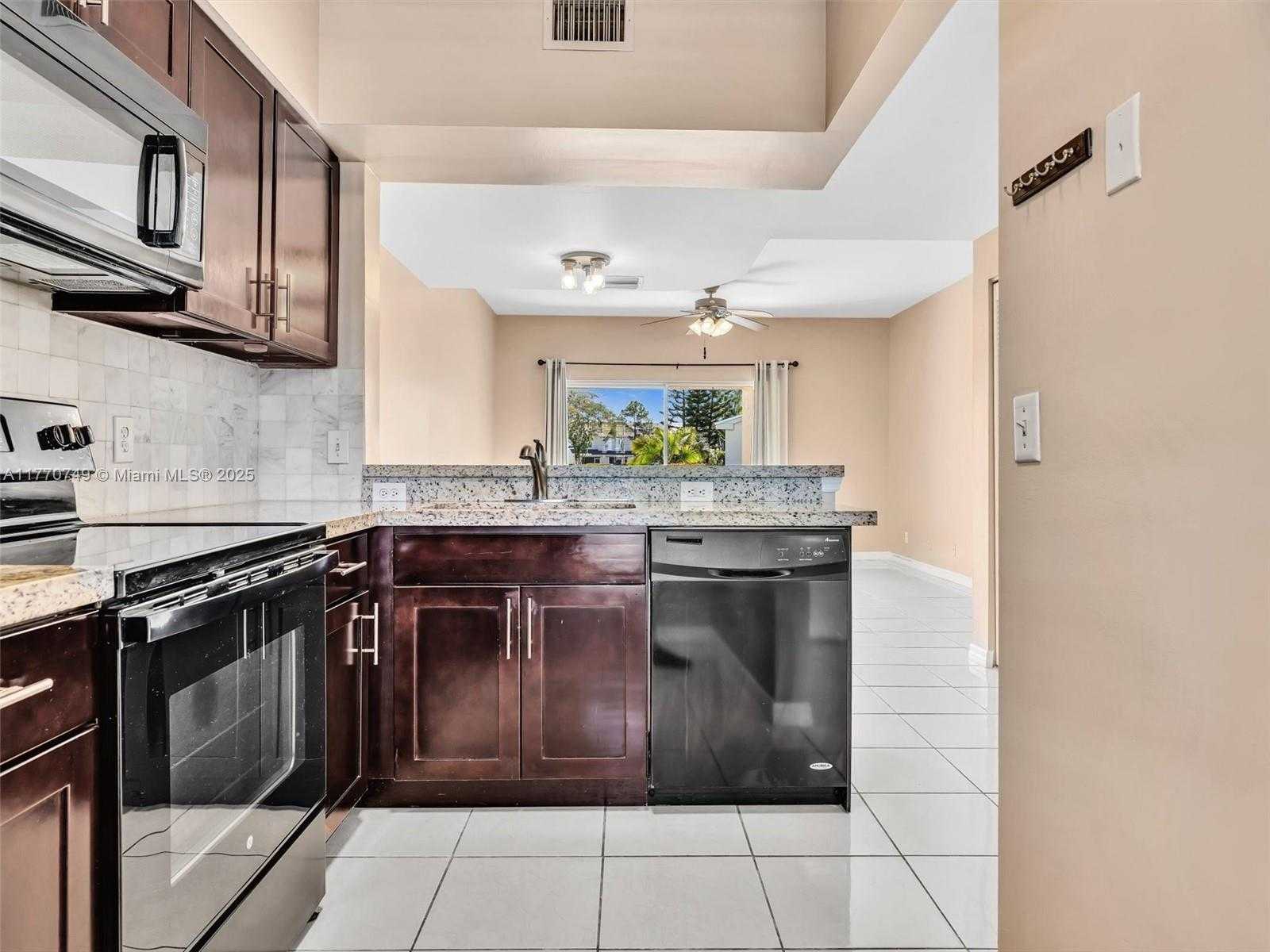 Small Image of 12 SIMONTON CIR #12, Weston Number 9