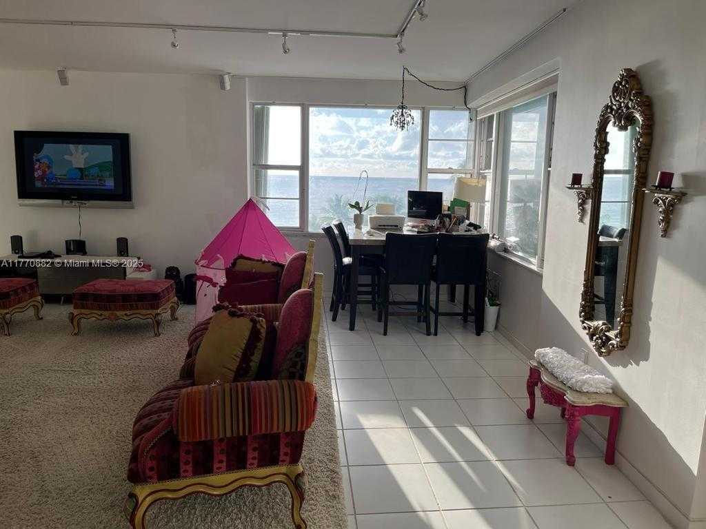 Small Image of 5255 COLLINS AVE #5D, Miami Beach Number 17